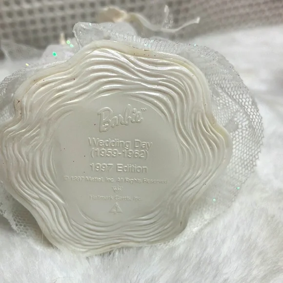 Hallmark Holiday Keepsake Ornament - Picture 5 of 5